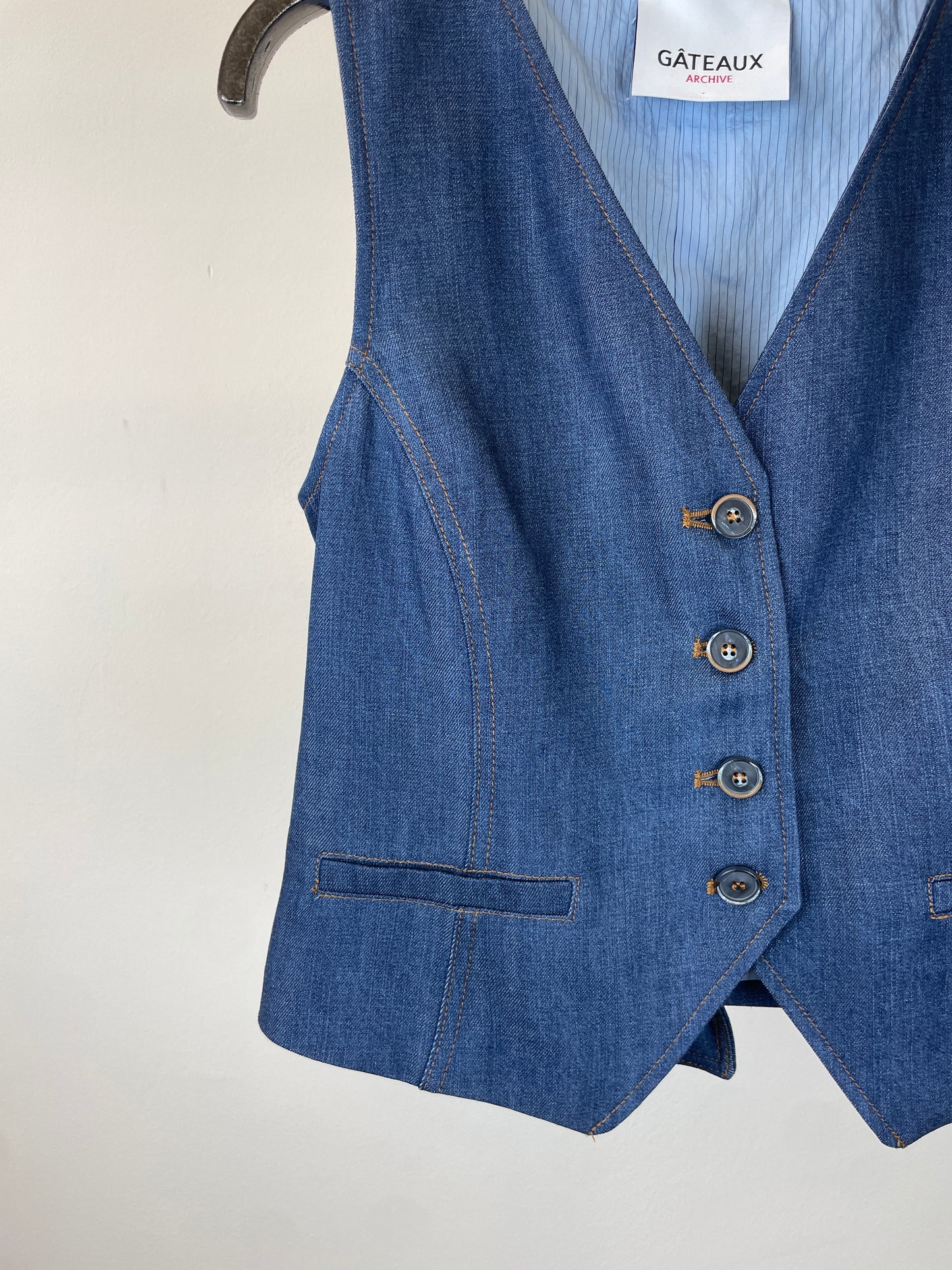 GILET CON CUCITURE DETTAGLIO