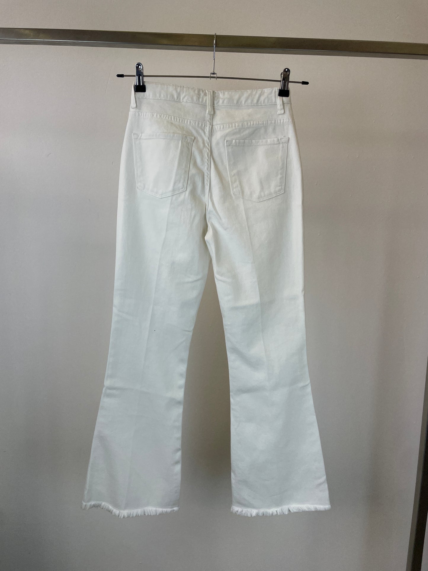 PANTALONE SVASATO SFRANGIATO