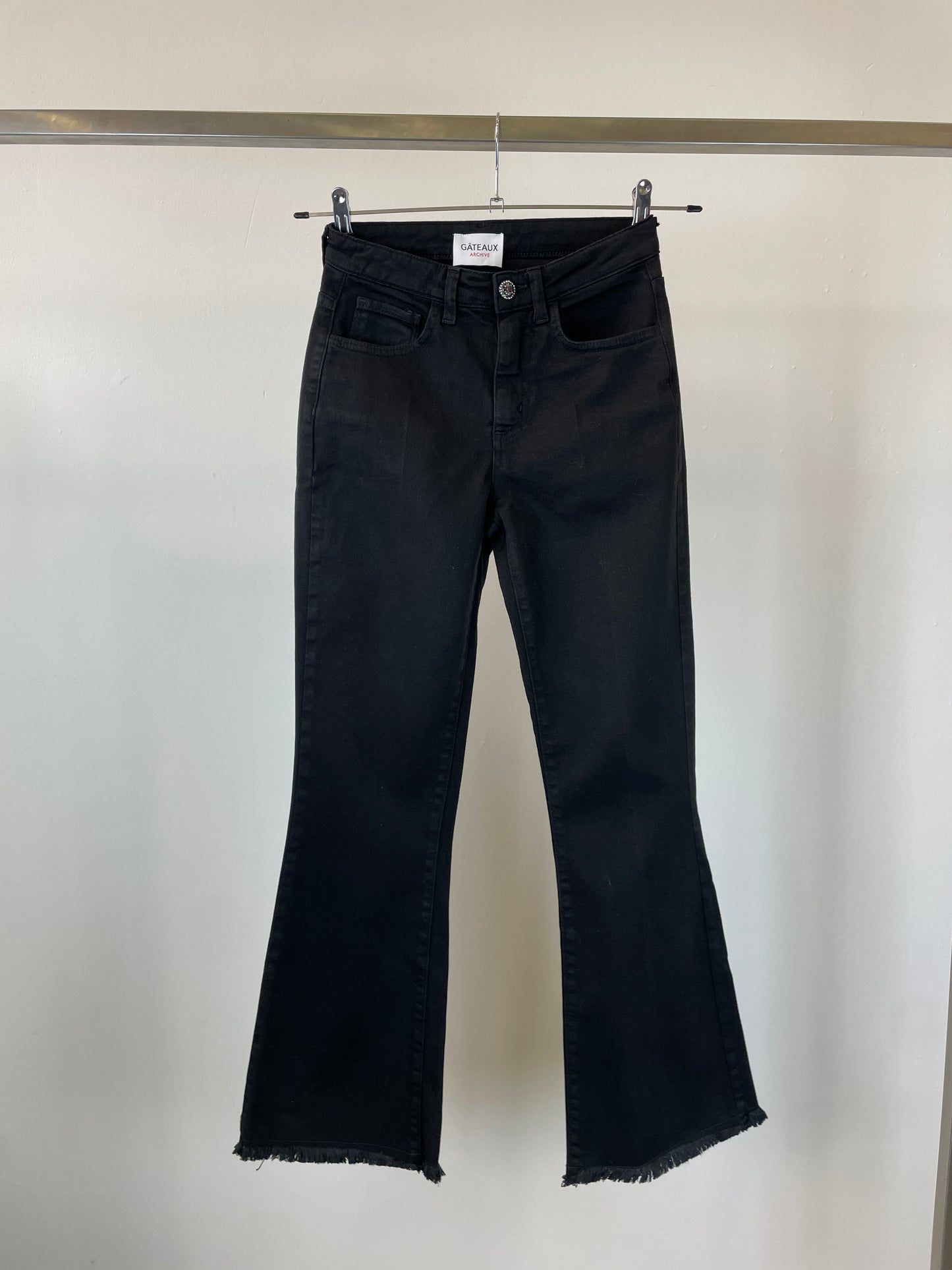 PANTALONE SVASATO SFRANGIATO