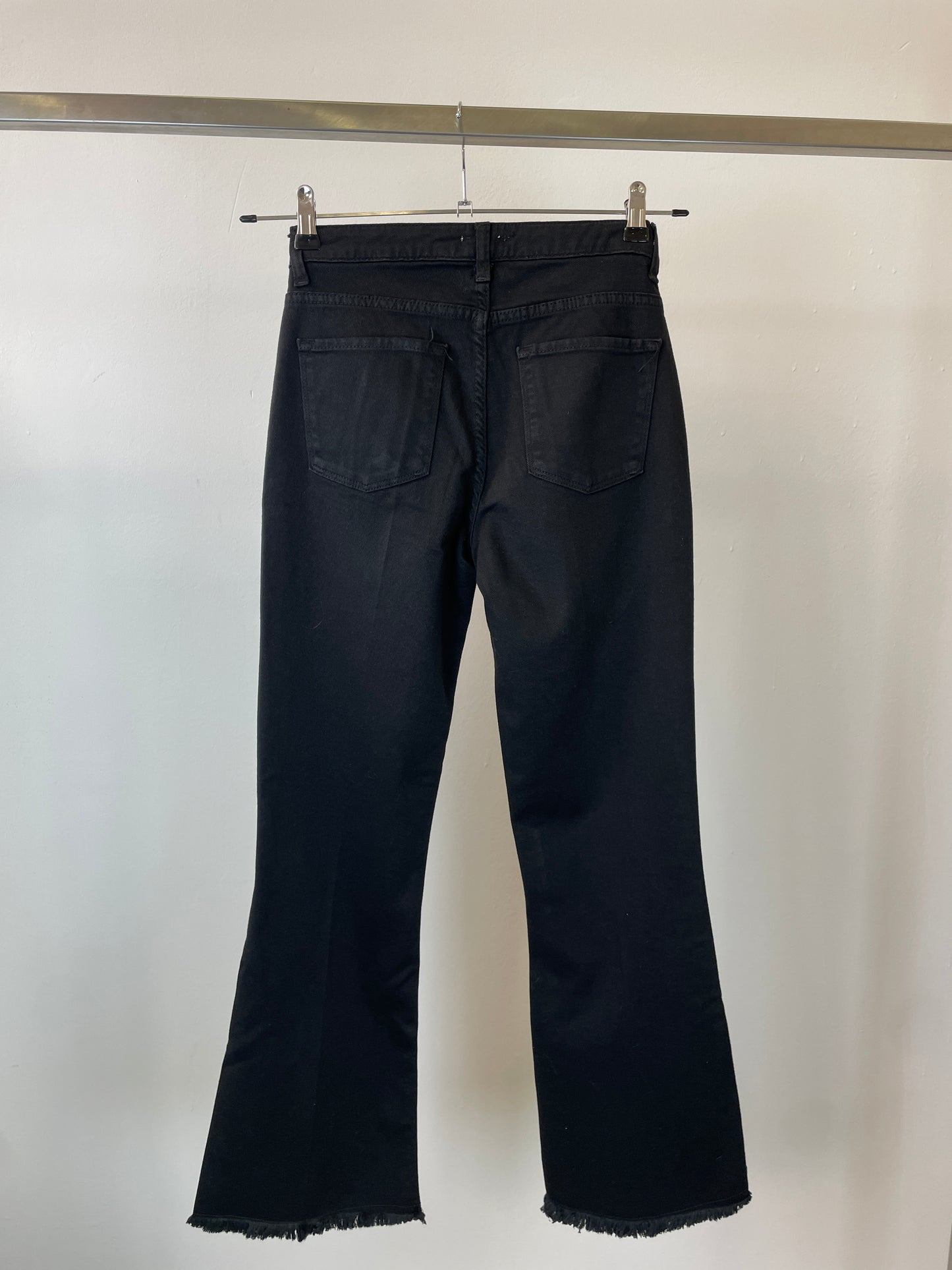 PANTALONE SVASATO SFRANGIATO