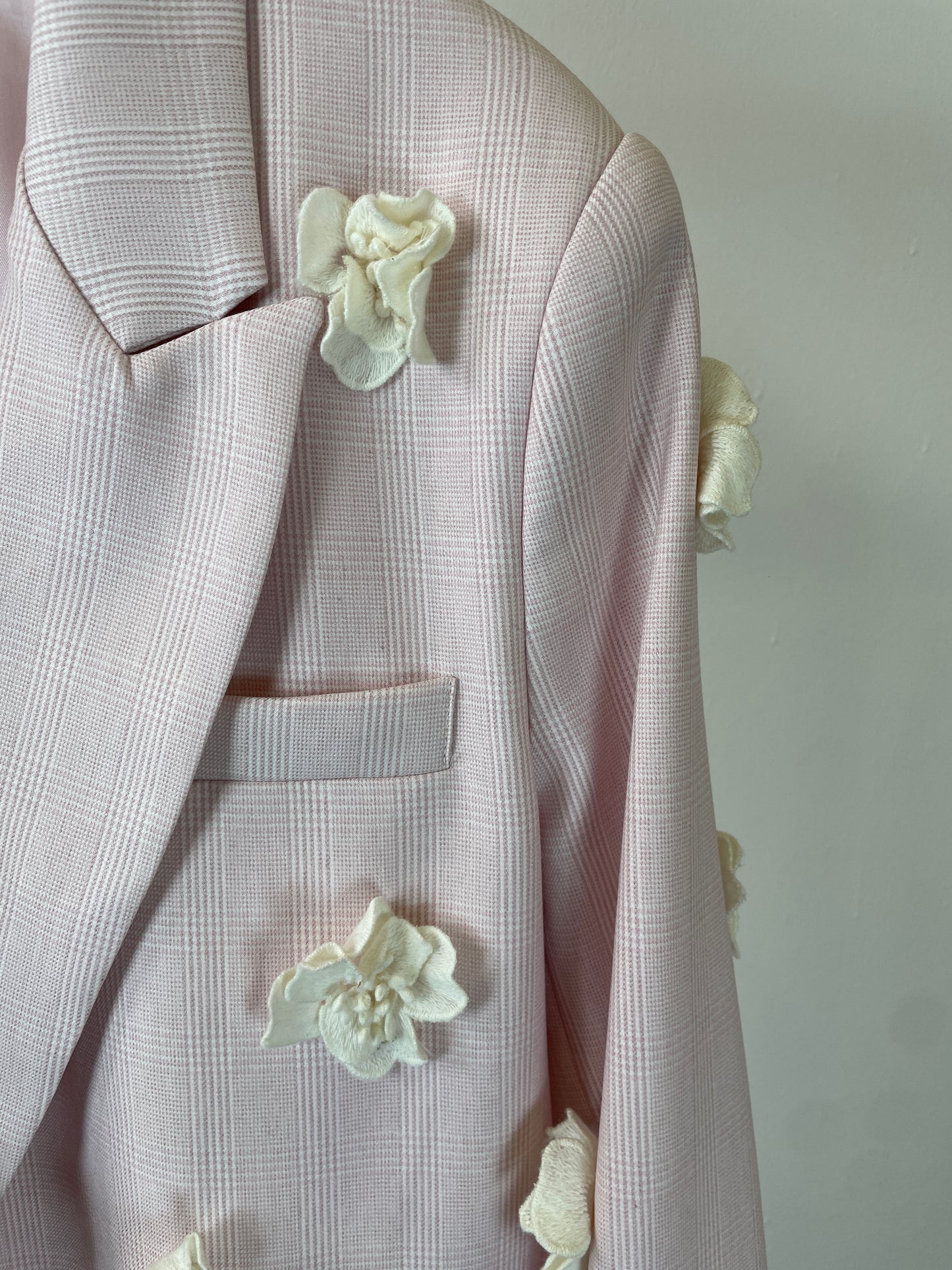 BLAZER CON FIORI APPLICATI