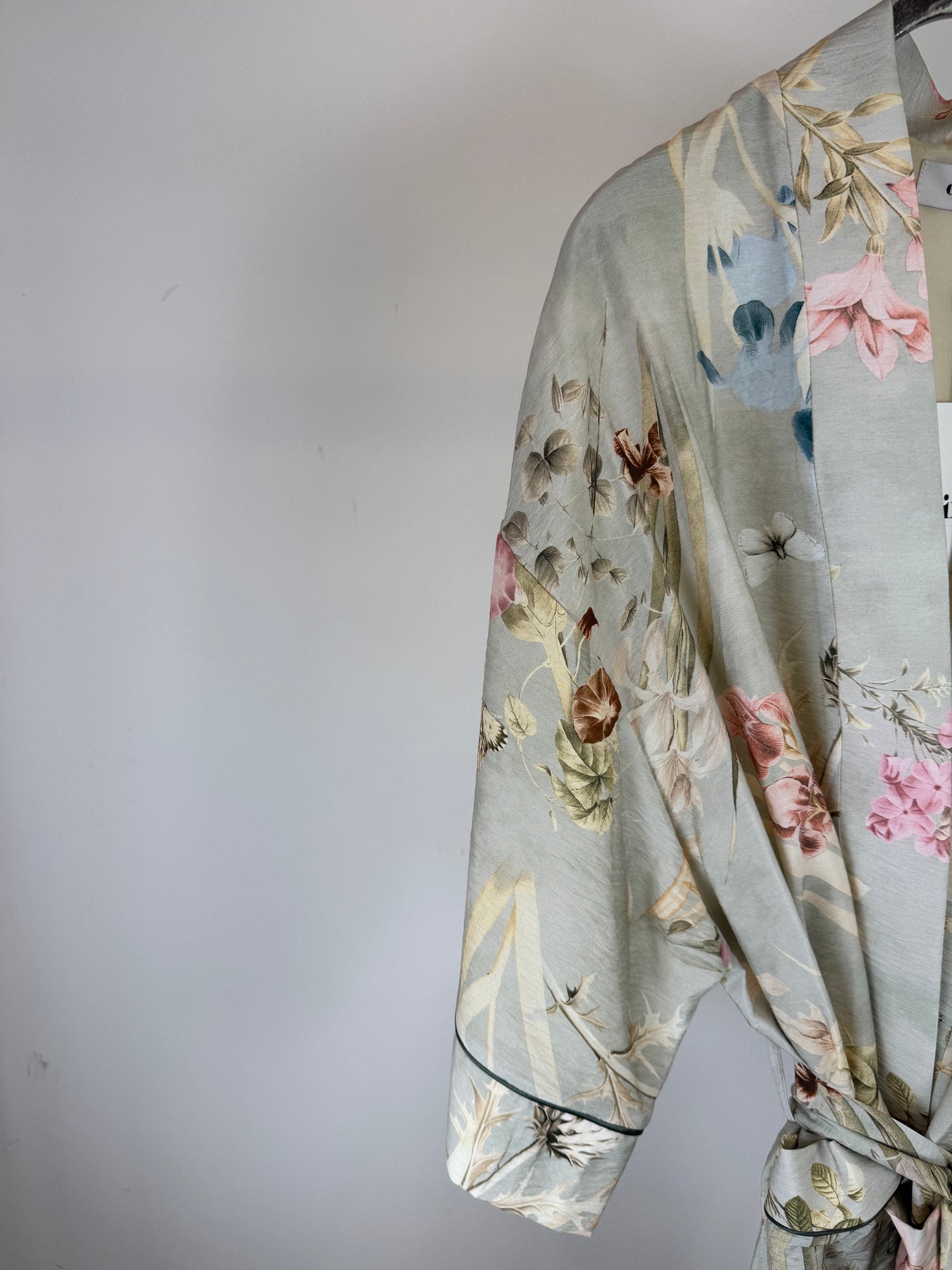 KIMONO FLOREALE CON FRANGE