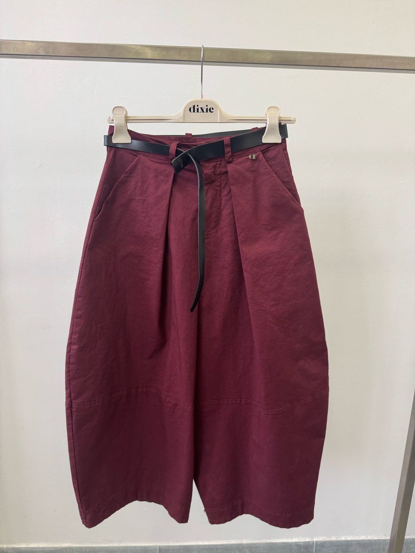 PANTALONE CON PINCES IN COTONE